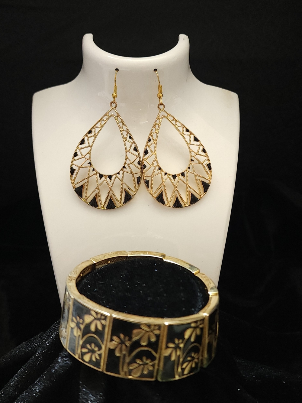 Gold & Black Floral Jewelry Set